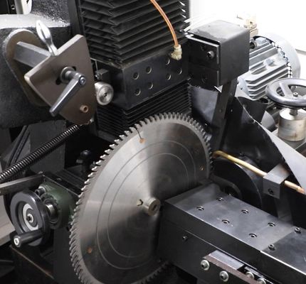 ماشین تراش CNC با دقت بالا ماشین تراش حرفه ای